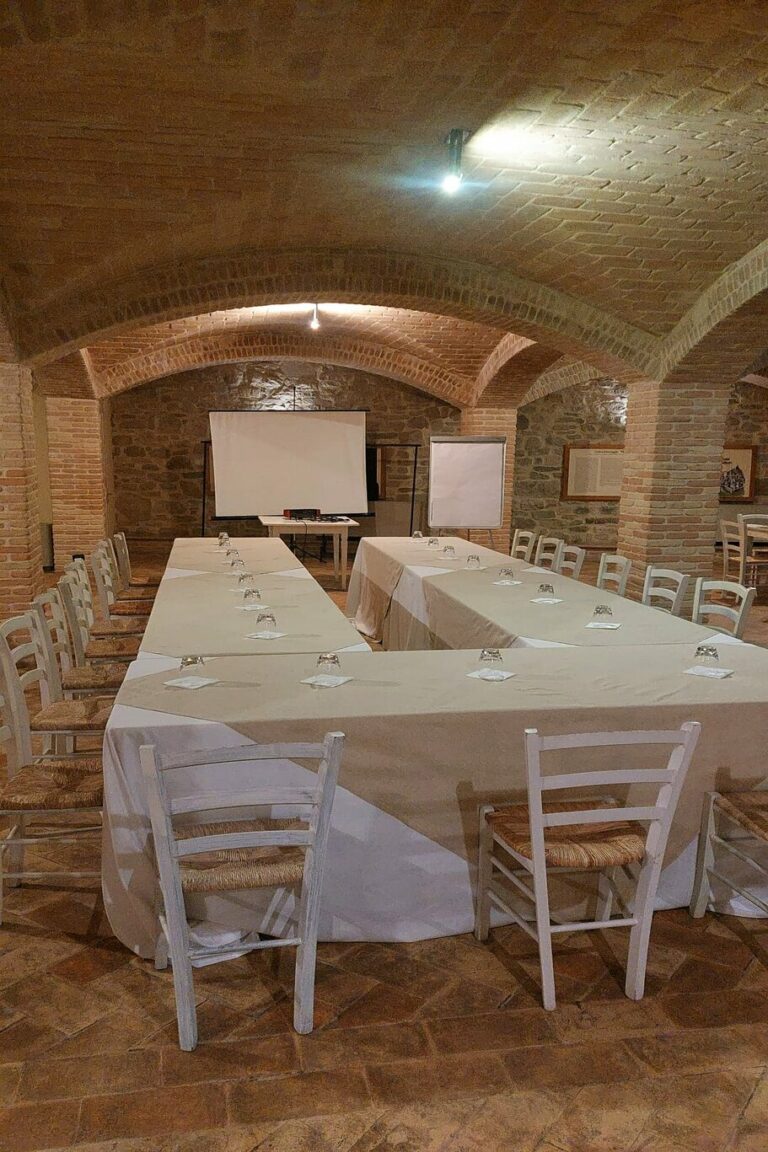 Location per eventi sala meeting ferro di cavallo