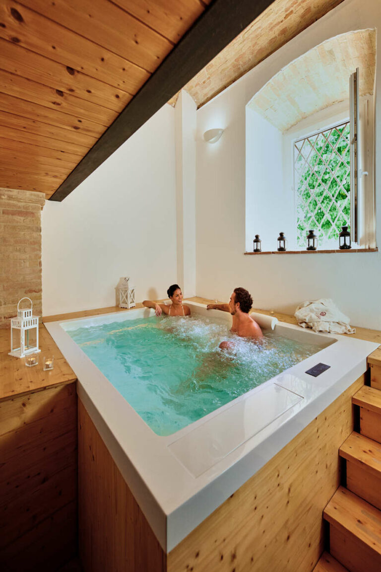 spa di coppia a gubbio nel castello di baccaresca con jacuzzi e centro in esclusiva